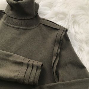 Ruffle Detail Turtleneck
